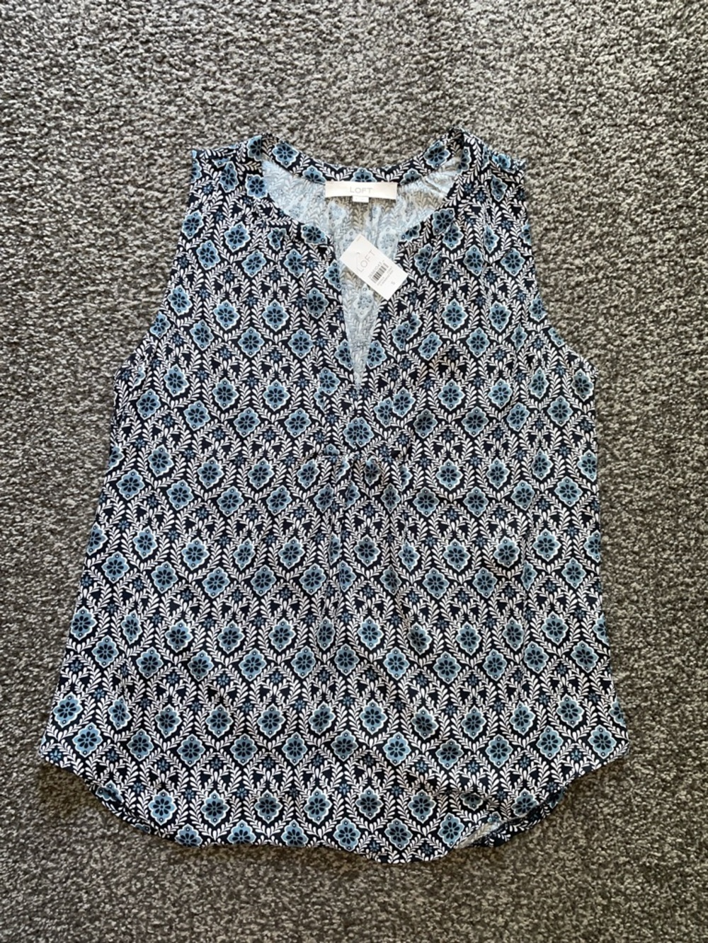 Ann Taylor LOFT Sleeveless Split-Neck Top Blouse Blue Floral NWT Size Small